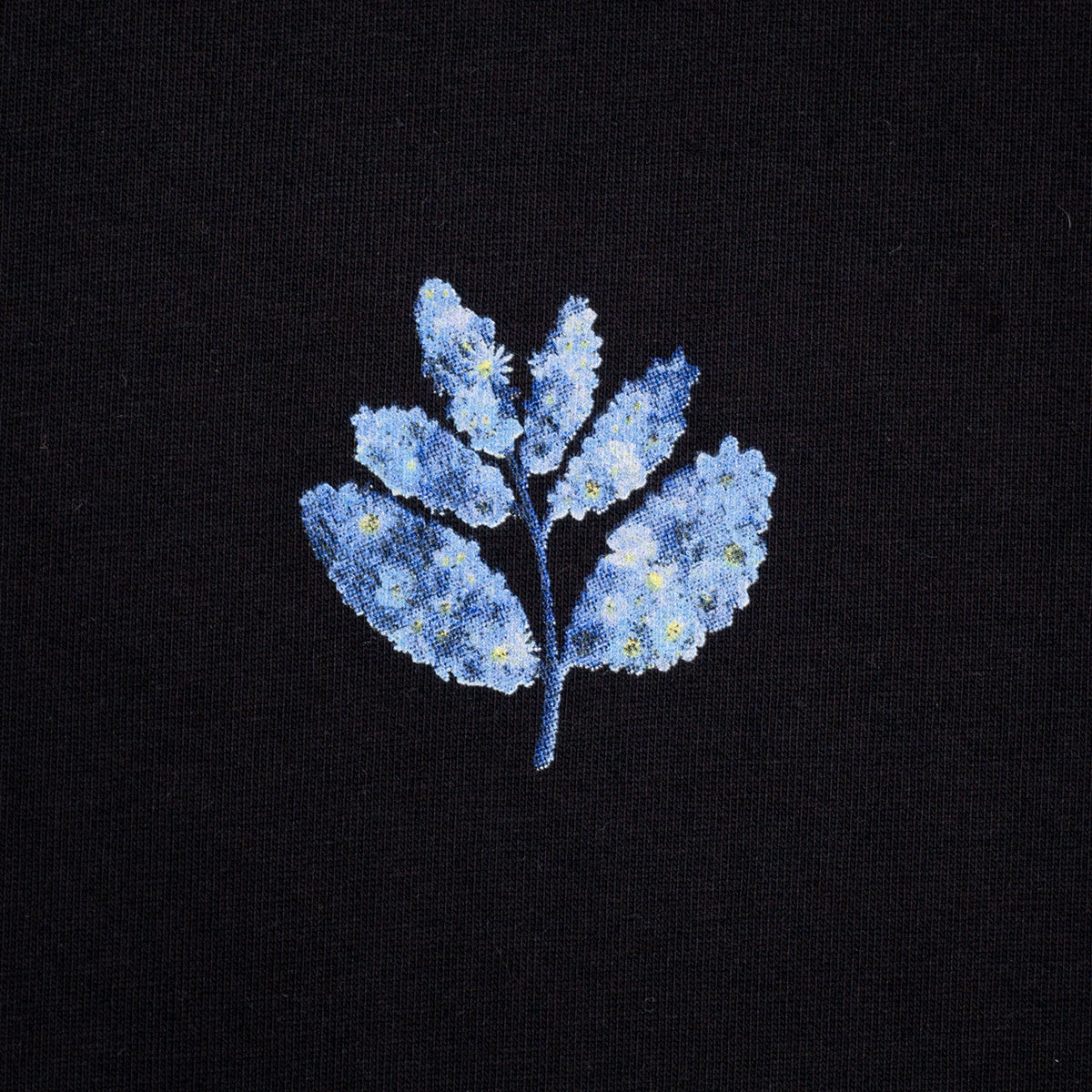 Blue Flowers x Magenta T-Shirt Black