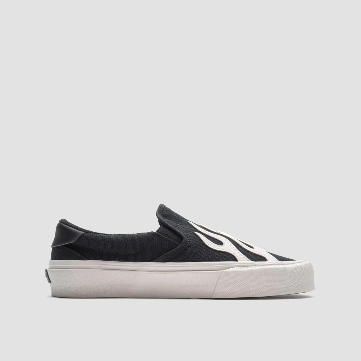 STRAYE Ventura XR Slip On Shoes - Flame Black/Cream